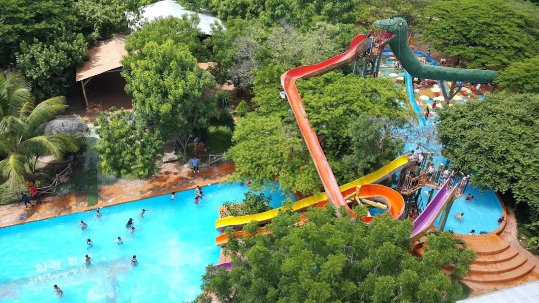 קומאיאגואה Wally World Inn מראה חיצוני תמונה