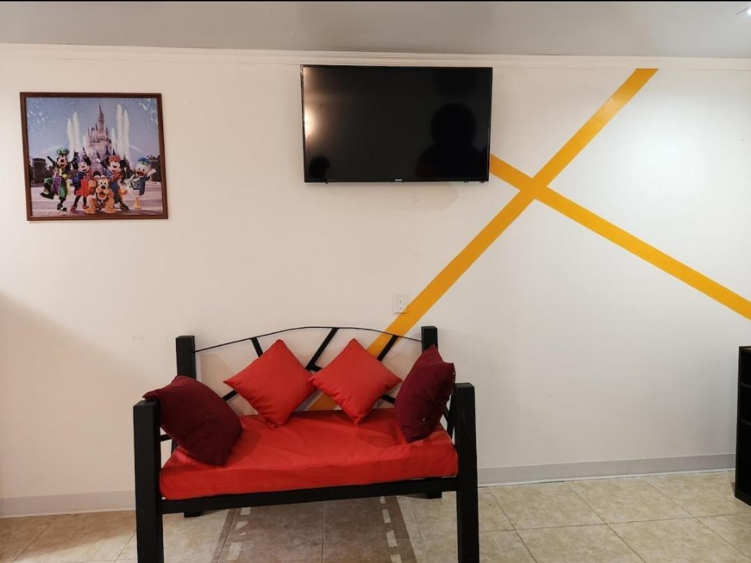 קומאיאגואה Wally World Inn מראה חיצוני תמונה