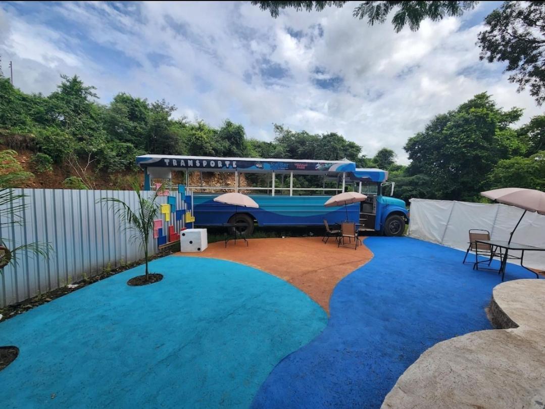 קומאיאגואה Wally World Inn מראה חיצוני תמונה