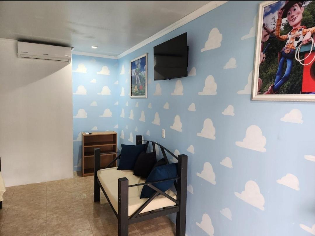 קומאיאגואה Wally World Inn מראה חיצוני תמונה